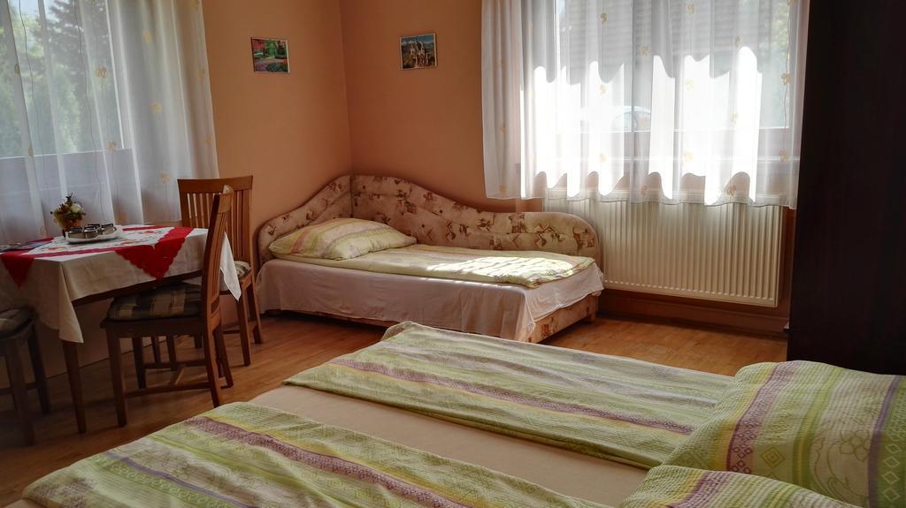 Agnes Vendeghaz Apartment *